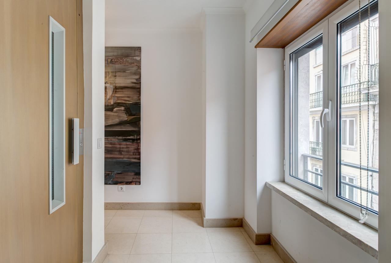 Apartment Empire Building By Homing Lissabon