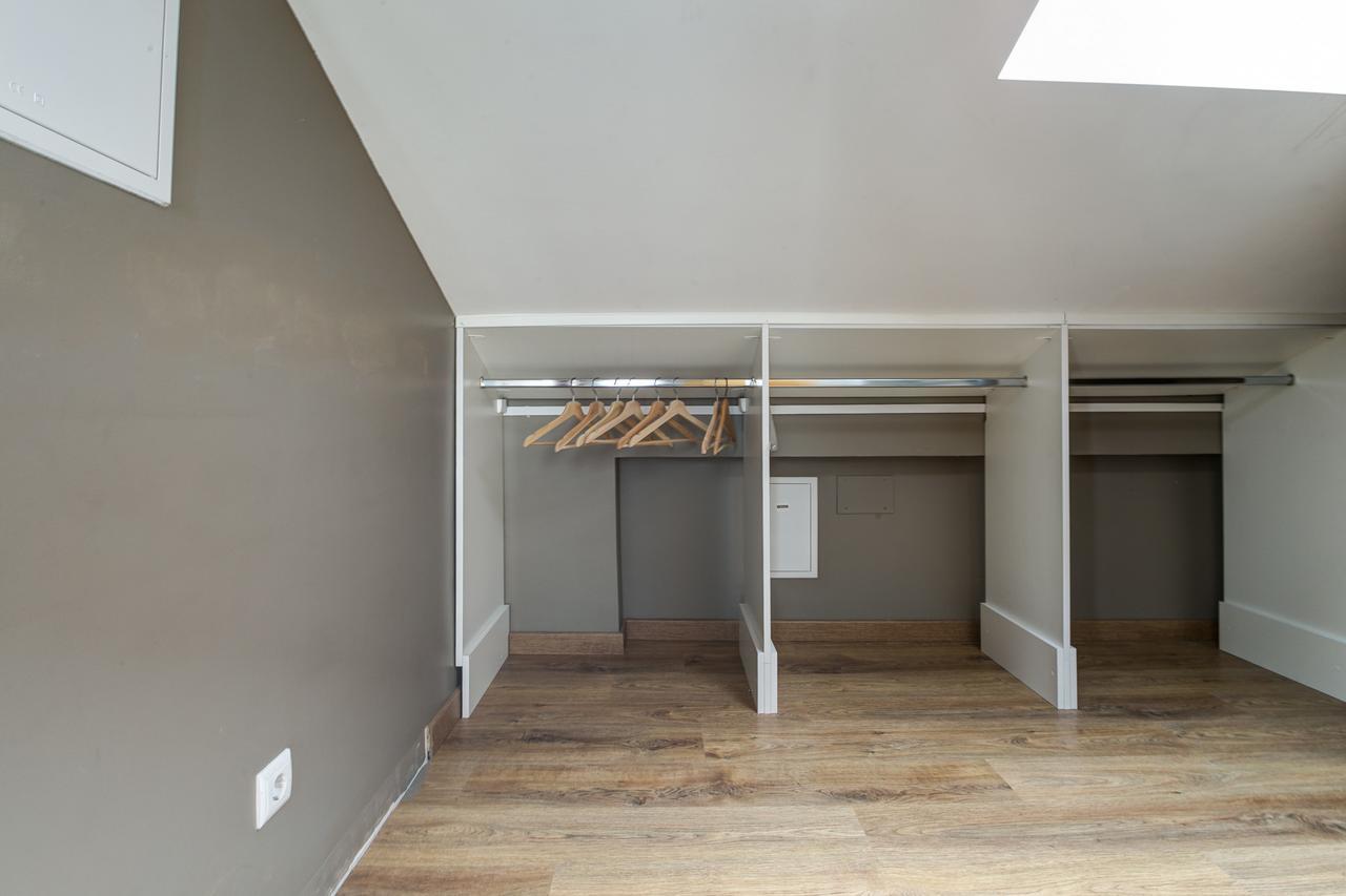 Apartment Empire Building By Homing Lissabon