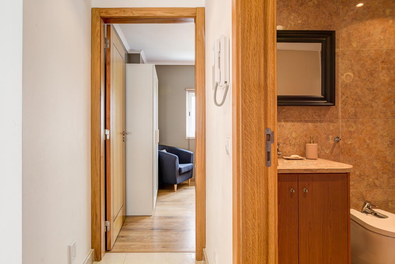 Apartment Empire Building By Homing Lissabon