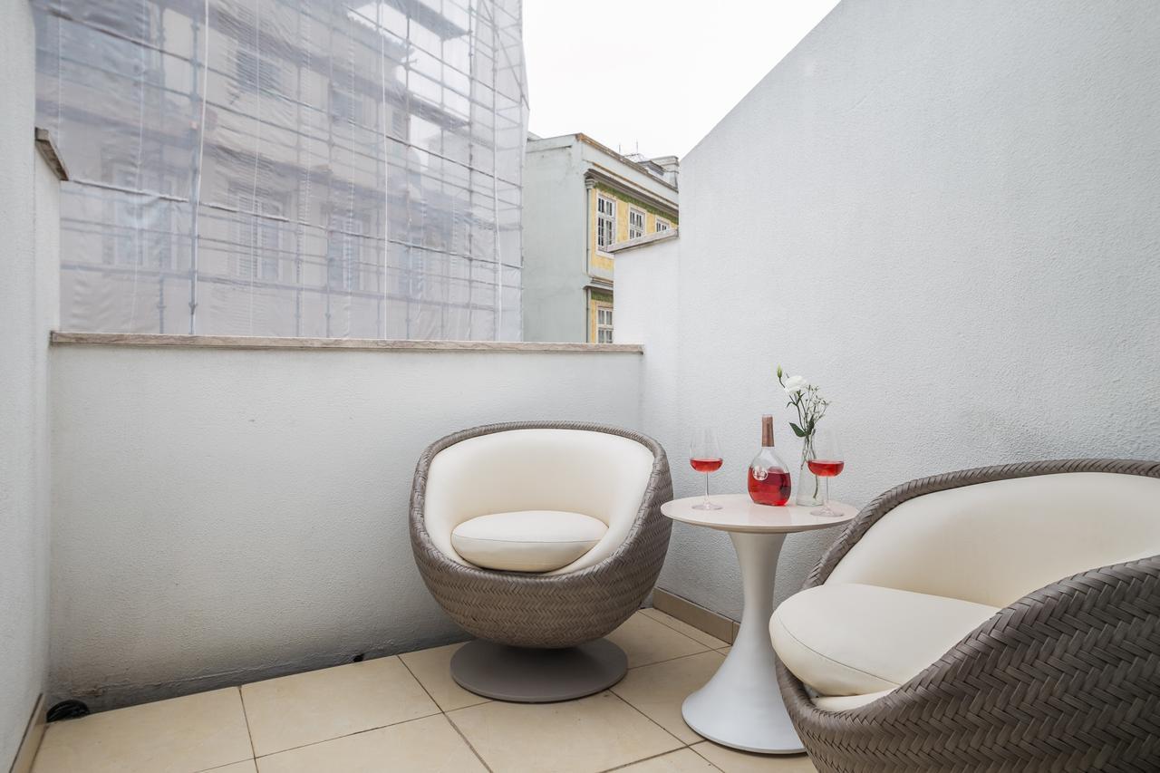 Apartment Empire Building By Homing Lissabon
