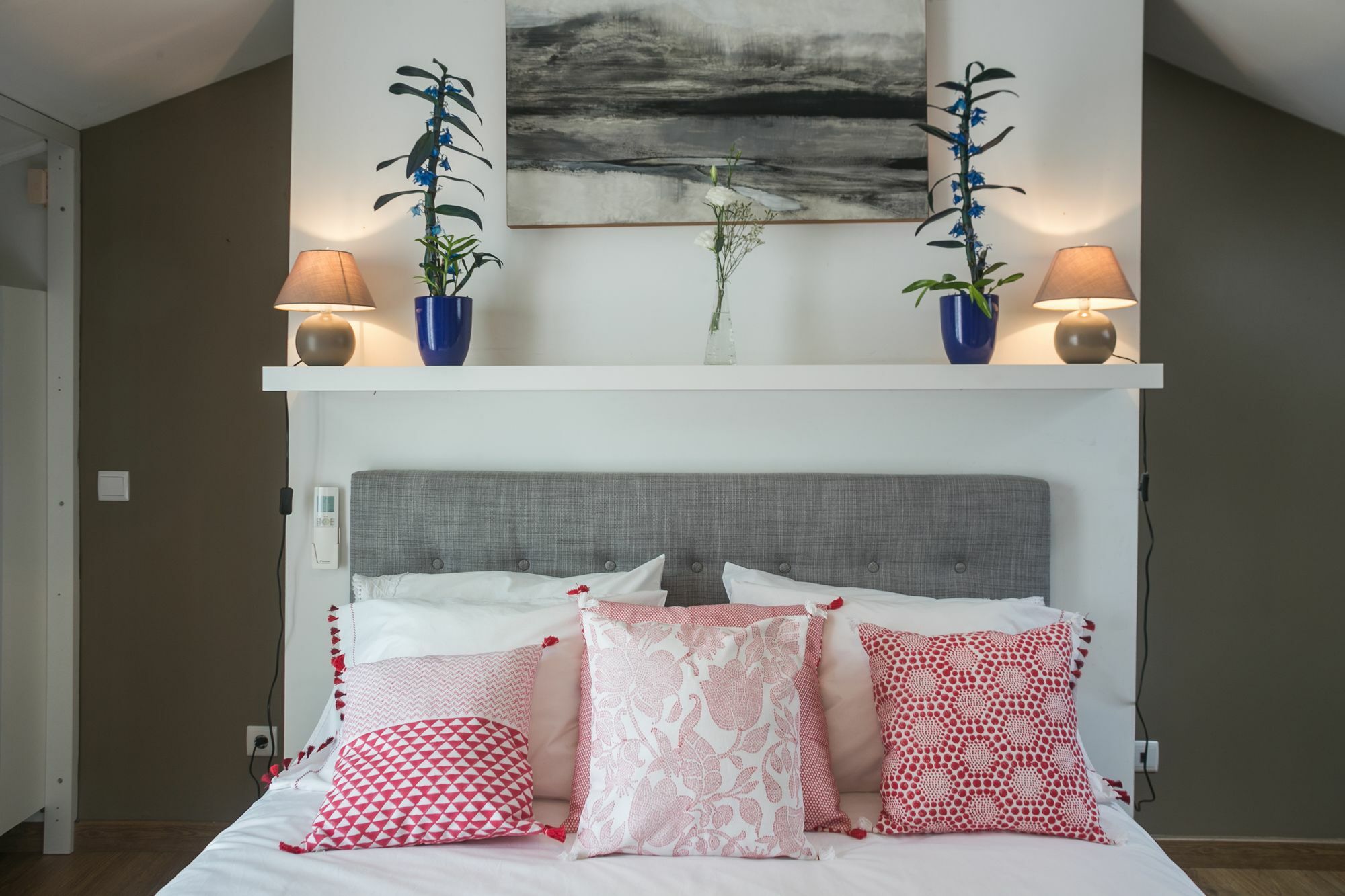 Empire Building By Homing Apartment